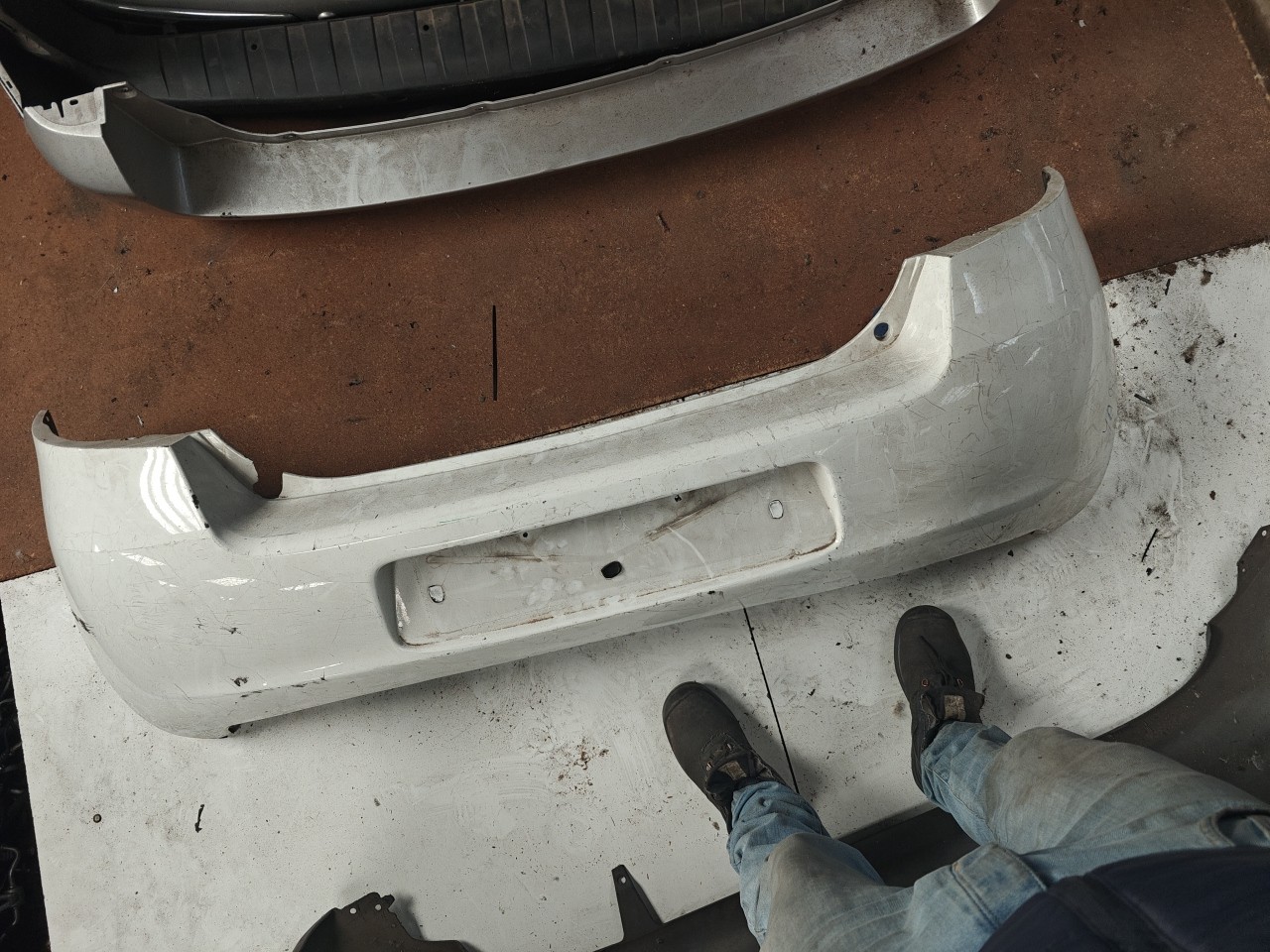 Parachoques Trás / Para Choques traseiro nu TOYOTA YARIS (_P9_) | 05 - 14