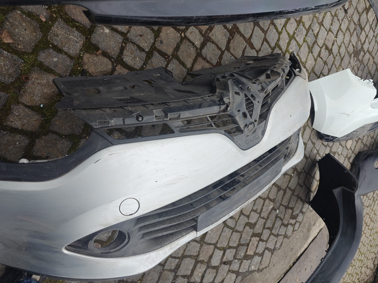 Parachoques Frente / Para Choques Frontal nu RENAULT CLIO IV (BH_) | 12 -  Imagem-2