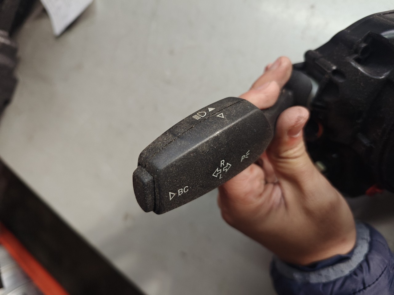 Fita de Airbag com Comutador luzes e limpa vidros BMW 5 Touring (F11) | 09 - 17 Imagem-3