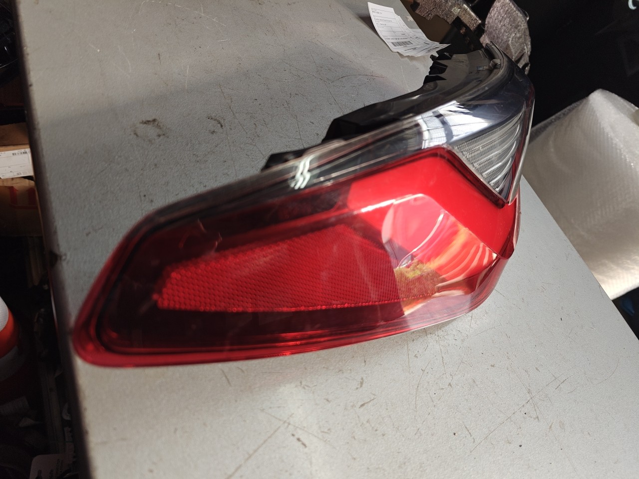 Farolim Esquerdo Painel Lanterna Esquerda Ilharga RENAULT Clio II (BB0/1/2_, CB0/1/2_) Imagem-1