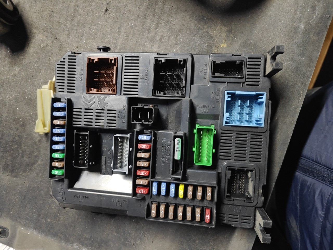 Caixa de Fusiveis / Reles / BSI / SAM PEUGEOT 208 Caixa (CR_) | 12 - 