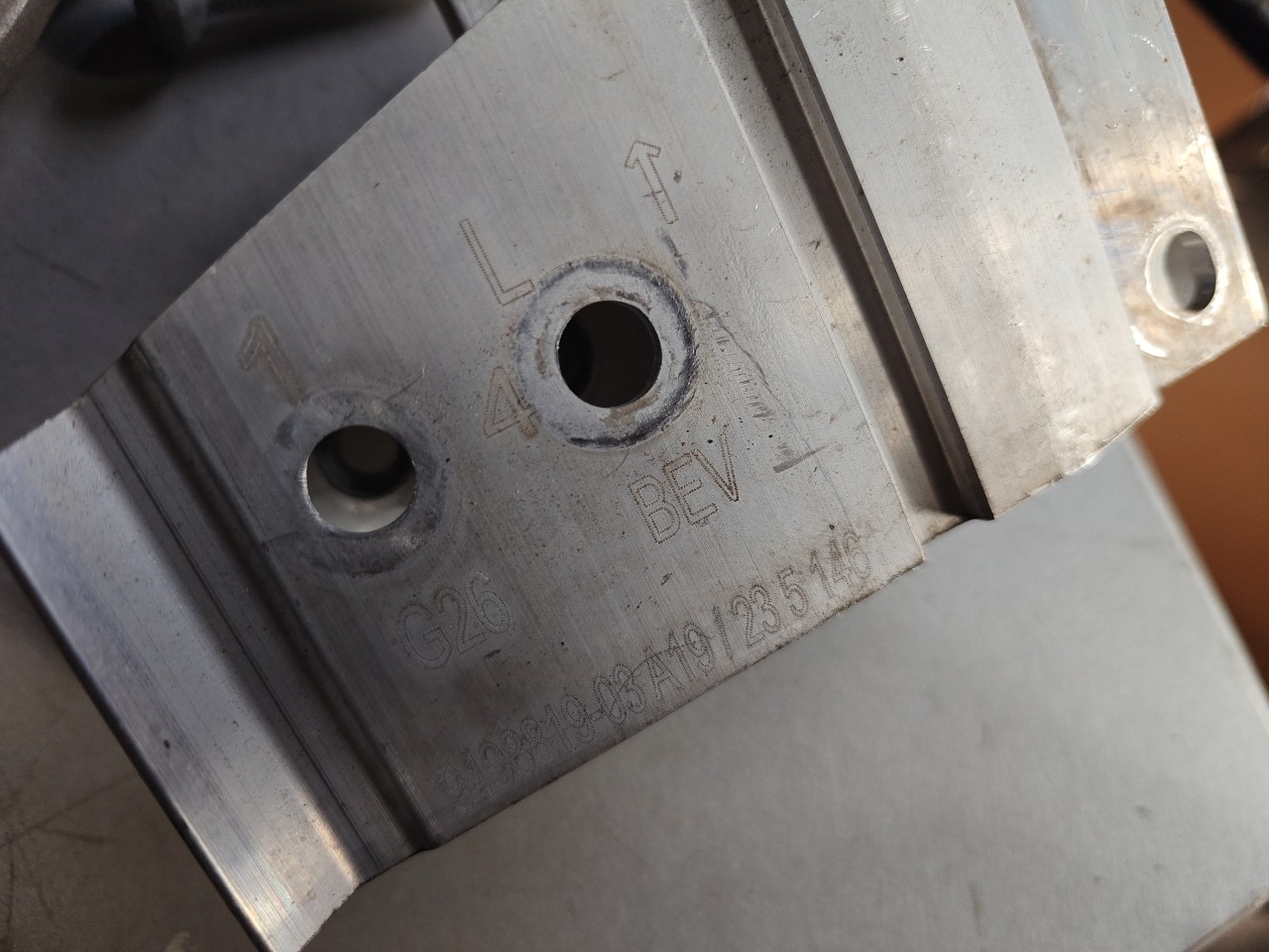 Suporte / Guia / Apoio de chapa aluminio BMW 4 Gran Coupe i4 G26 2020 - Imagem-1