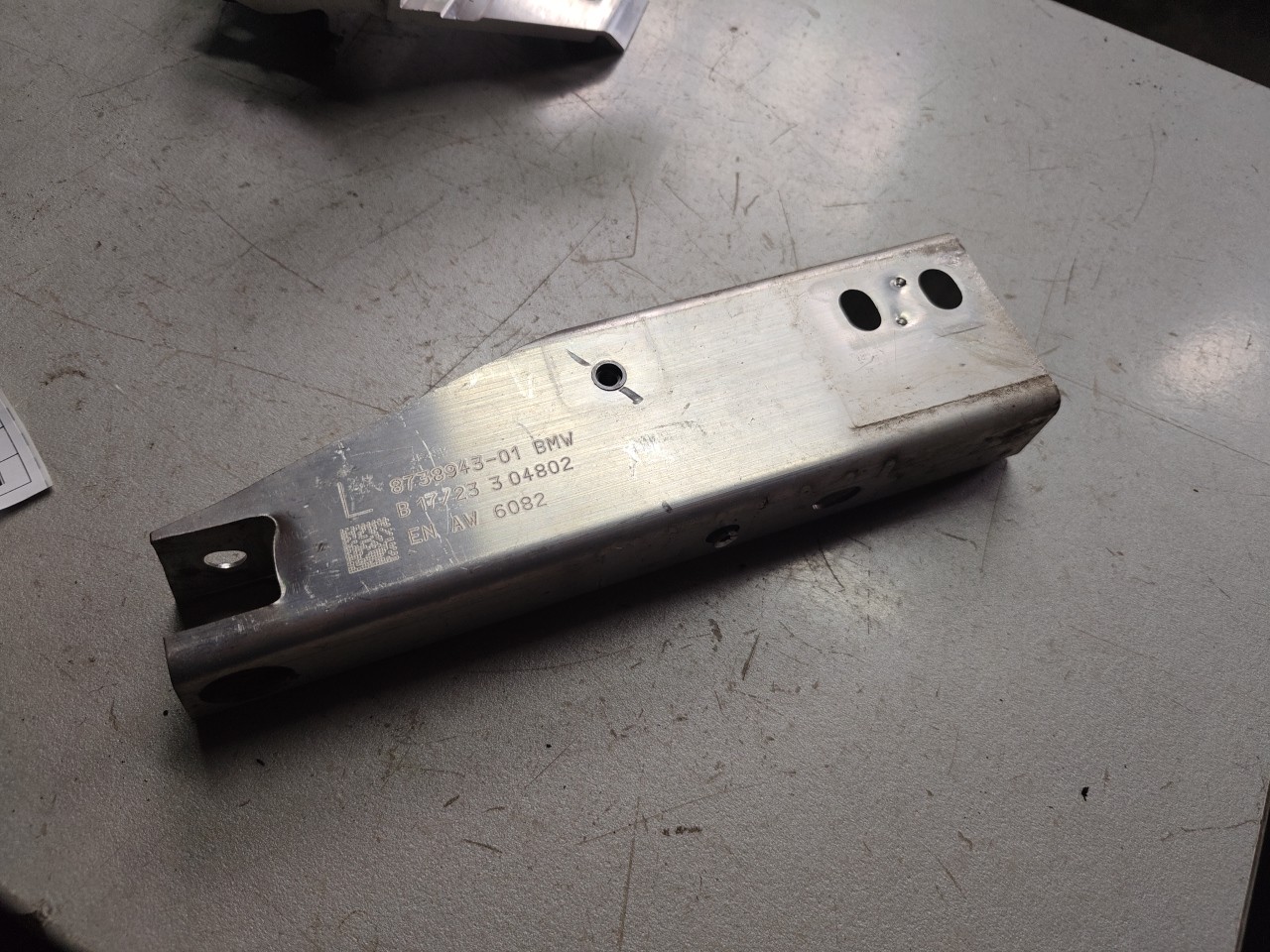 Suporte / Guia / Apoio de chapa aluminio BMW 4 Gran Coupe i4 G26 2020 -