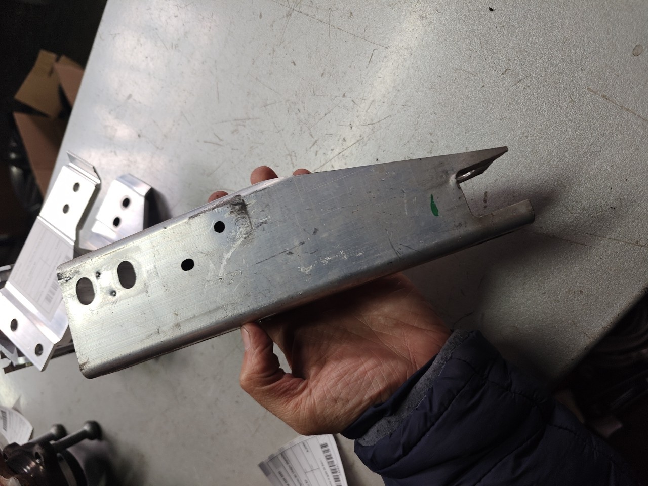 Suporte / Guia / Apoio de chapa aluminio BMW 4 Gran Coupe i4 G26 2020 - Imagem-2