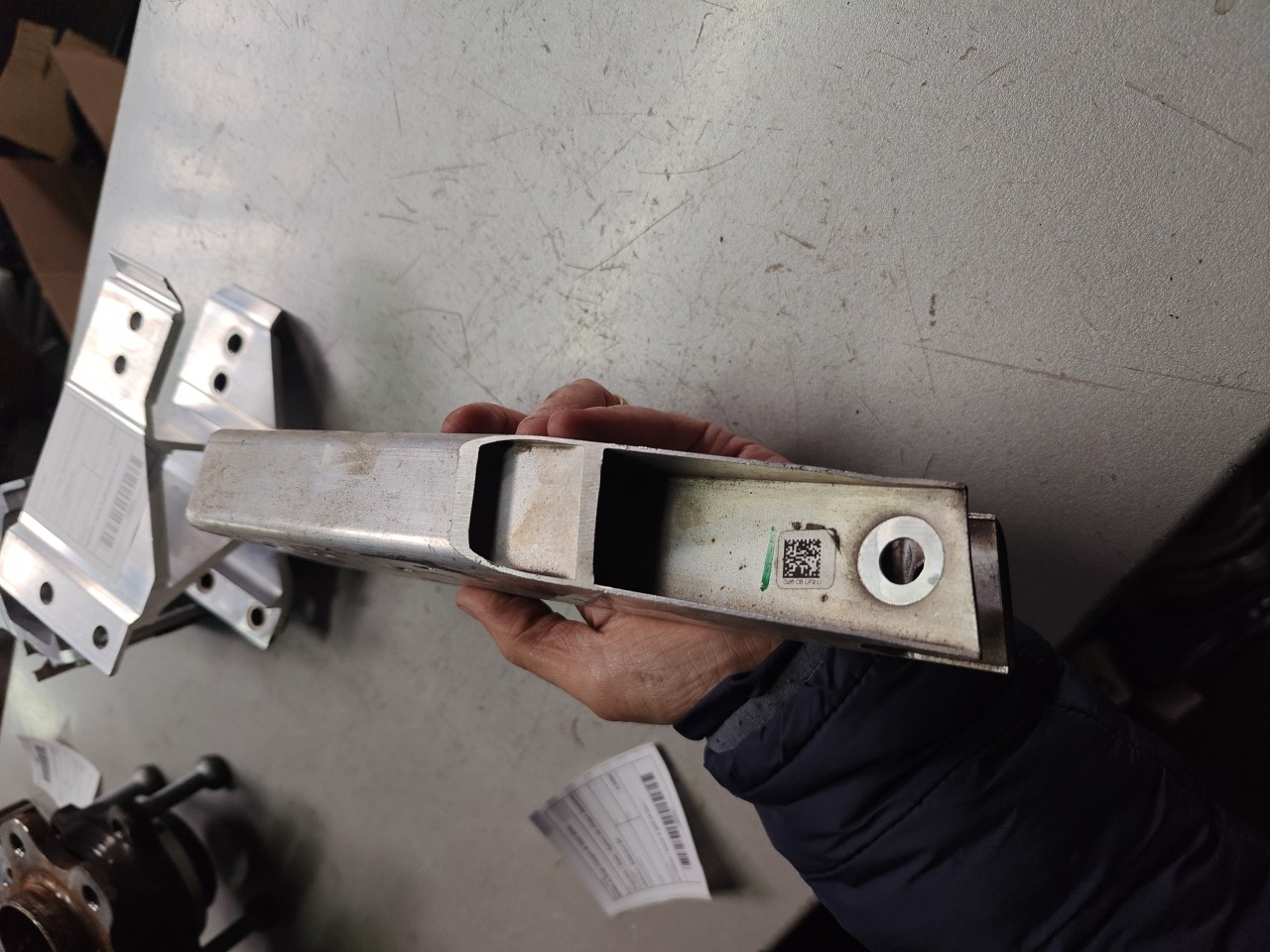 Suporte / Guia / Apoio de chapa aluminio BMW 4 Gran Coupe i4 G26 2020 - Imagem-3