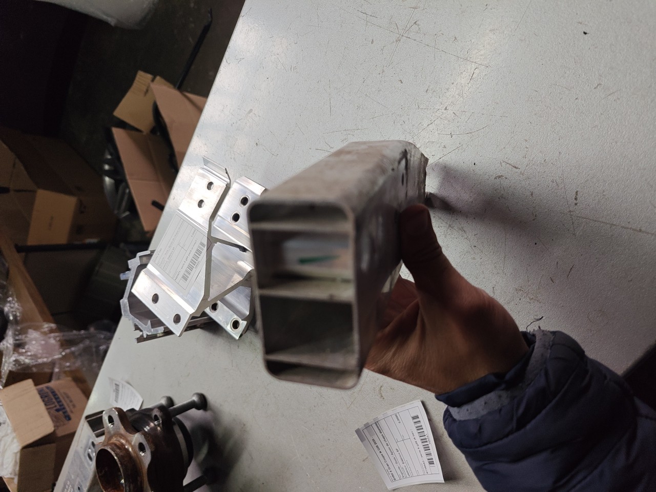 Suporte / Guia / Apoio de chapa aluminio BMW 4 Gran Coupe i4 G26 2020 - Imagem-4