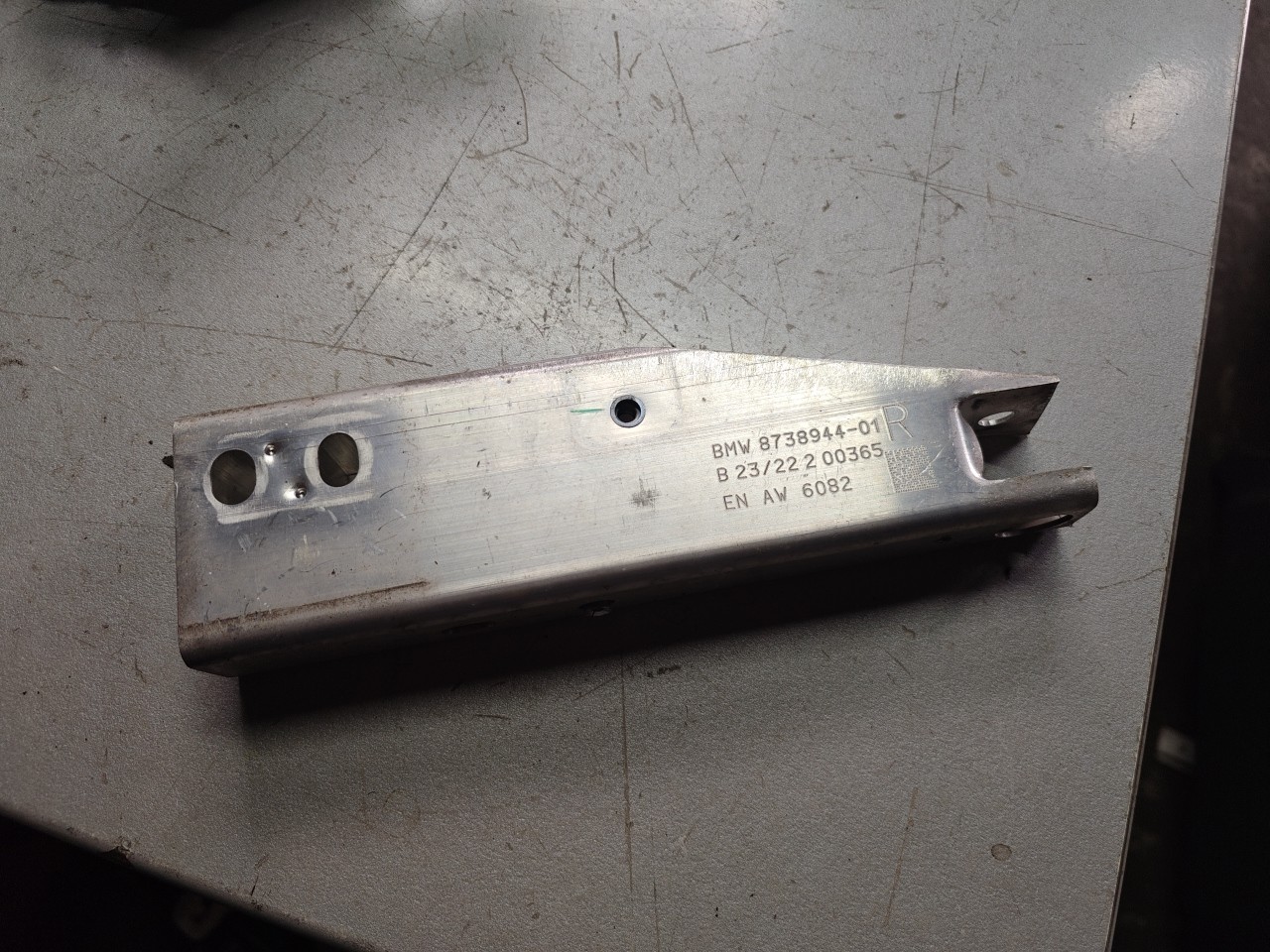 Suporte / Guia / Apoio de chapa aluminio BMW 4 Gran Coupe i4 G26 2020 -