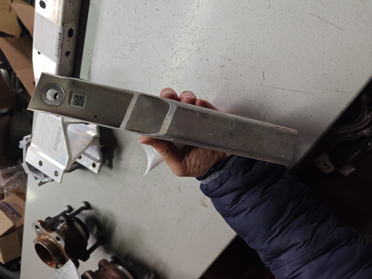 Suporte / Guia / Apoio de chapa aluminio BMW 4 Gran Coupe i4 G26 2020 - Imagem-3