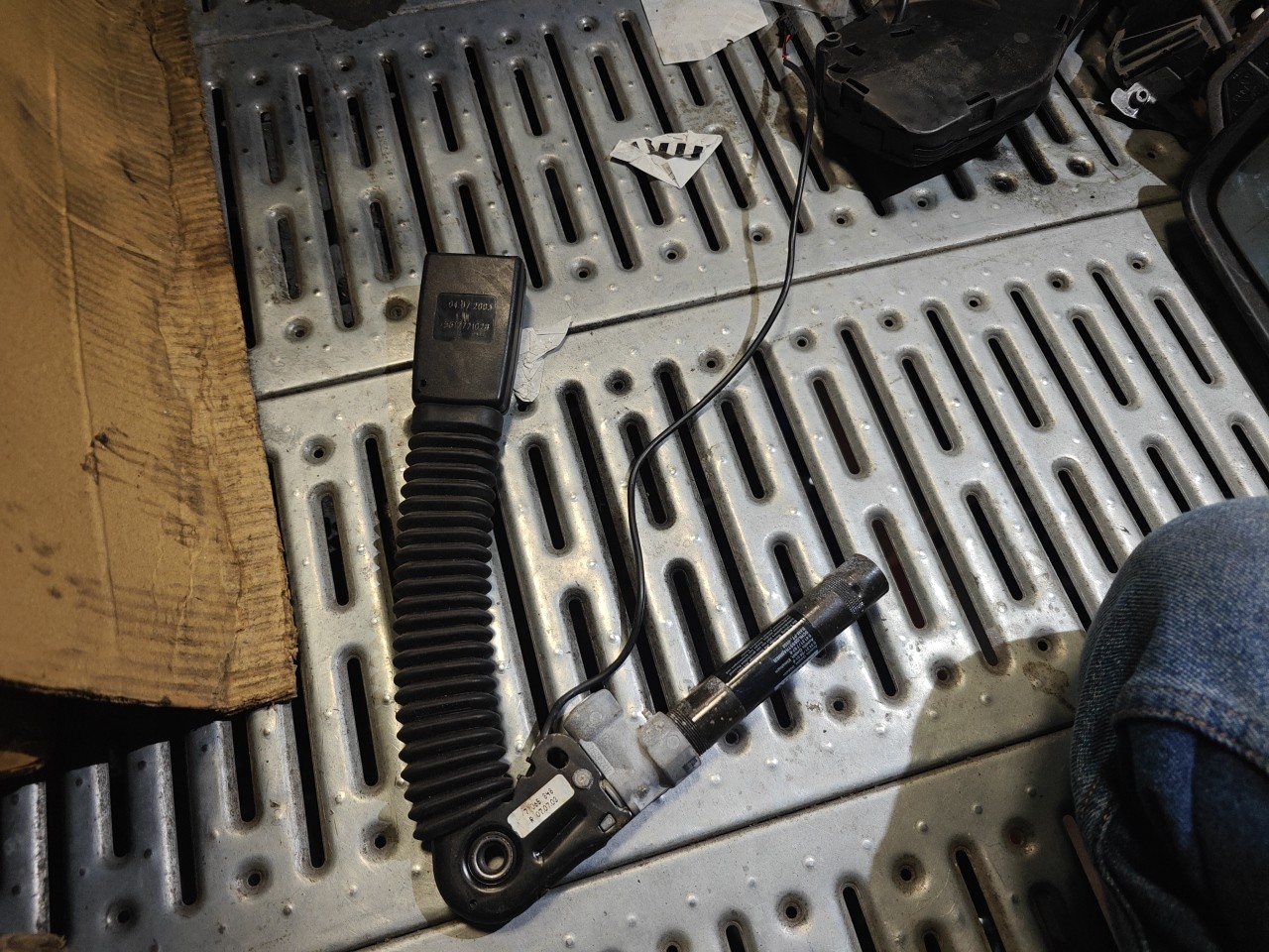 Pre-Tensioners/Belts BMW 5 (E60) | 01 - 10