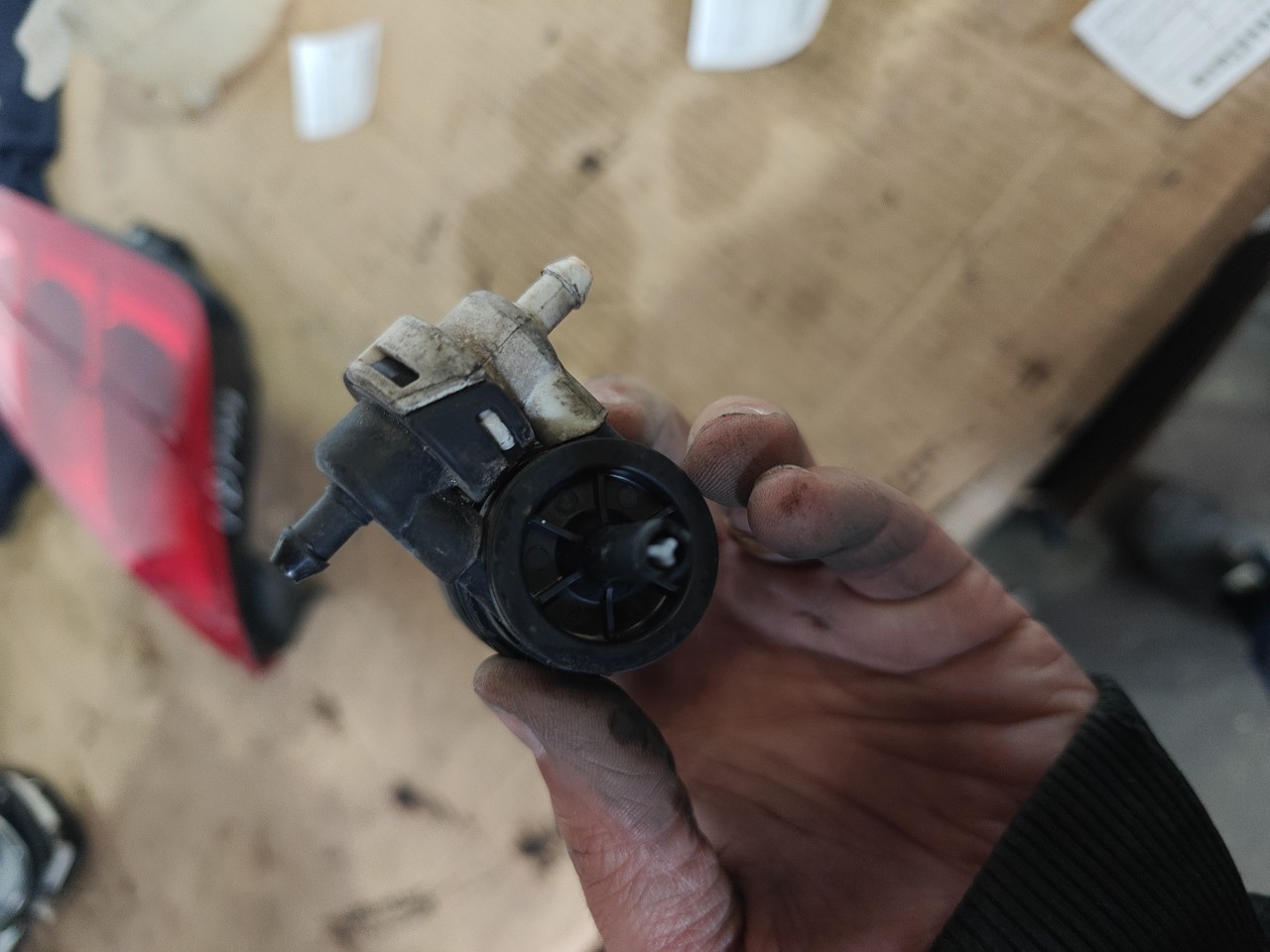 Motor do deposito de agua do Limpa Vidros FIAT GRANDE PUNTO (199_) | 05 -  Imagem-1 Motor do deposito de agua do Limpa Vidros FIAT GRANDE PUNTO (199_) | 05 -  Imagem-1