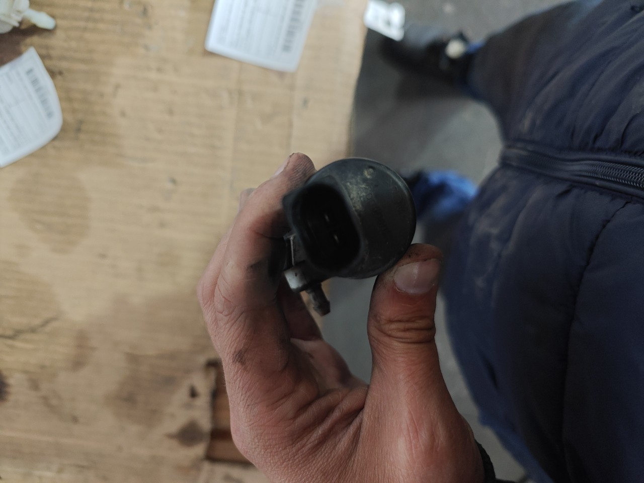 Motor do deposito de agua do Limpa Vidros FIAT GRANDE PUNTO (199_) | 05 -  Imagem-2 Motor do deposito de agua do Limpa Vidros FIAT GRANDE PUNTO (199_) | 05 -  Imagem-2