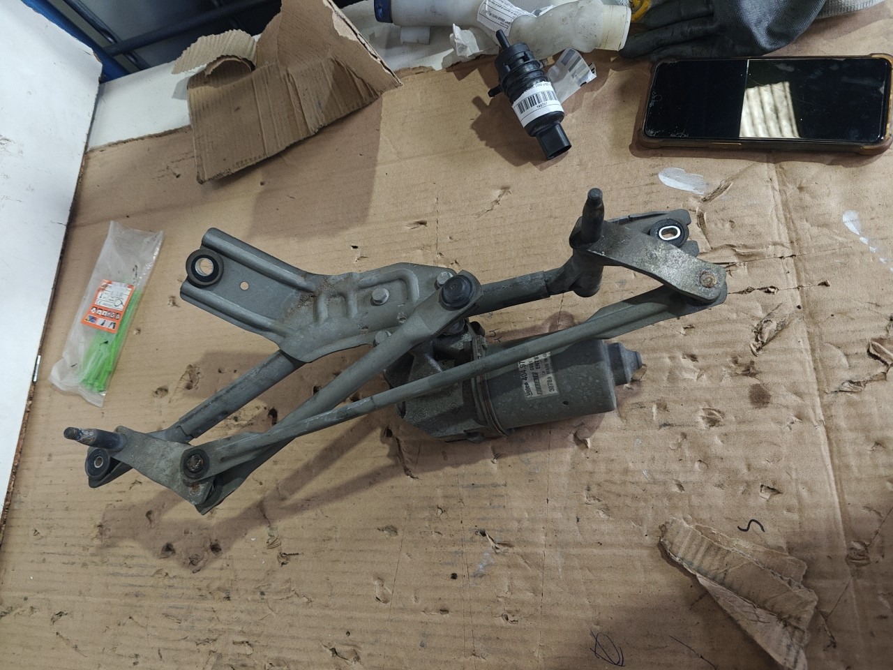 Motor de Escovas da Frente FIAT GRANDE PUNTO (199_) | 05 -  Imagem-9 Motor de Escovas da Frente FIAT GRANDE PUNTO (199_) | 05 -  Imagem-9