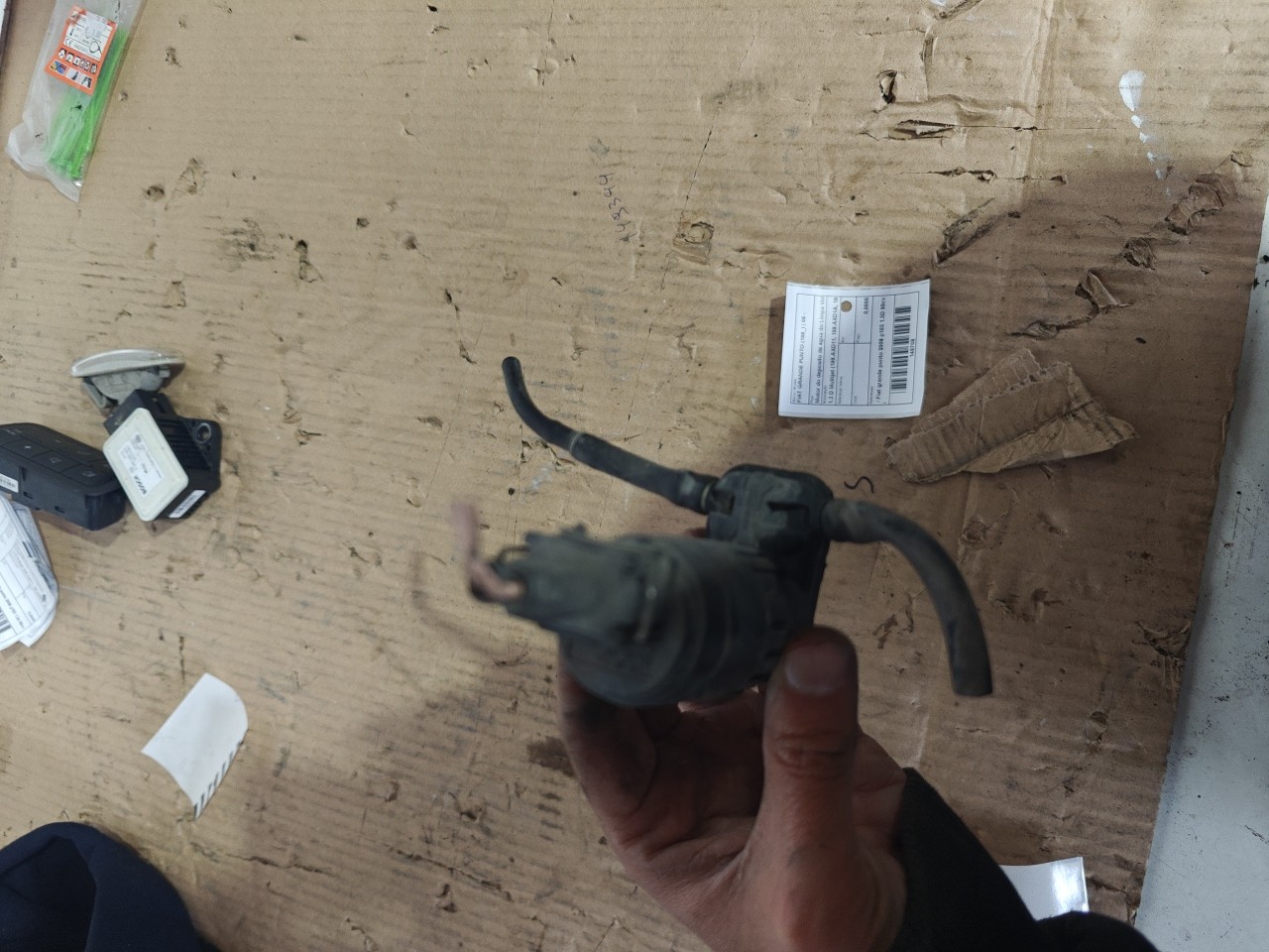 Motor do deposito de agua do Limpa Vidros FIAT GRANDE PUNTO (199_) | 05 -  Imagem-1 Motor do deposito de agua do Limpa Vidros FIAT GRANDE PUNTO (199_) | 05 -  Imagem-1