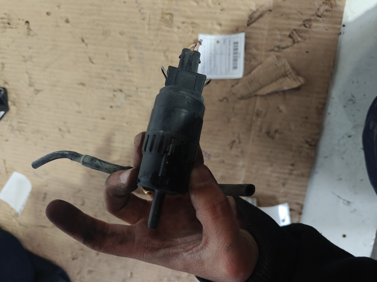 Motor do deposito de agua do Limpa Vidros FIAT GRANDE PUNTO (199_) | 05 -  Imagem-3 Motor do deposito de agua do Limpa Vidros FIAT GRANDE PUNTO (199_) | 05 -  Imagem-3