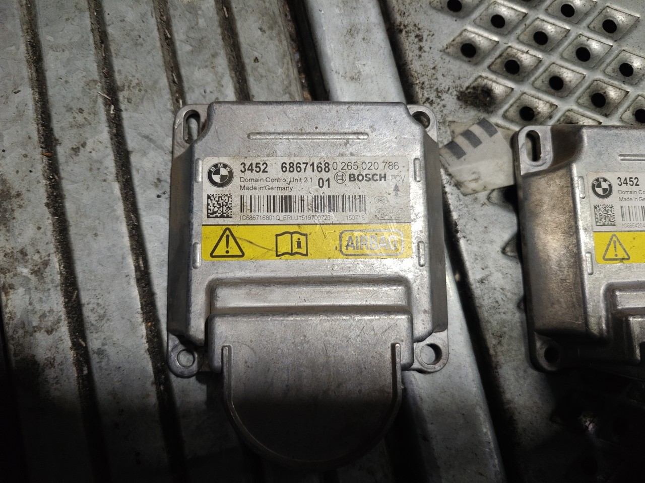 Airbag Module BMW 1 (F20) | 11 - 19