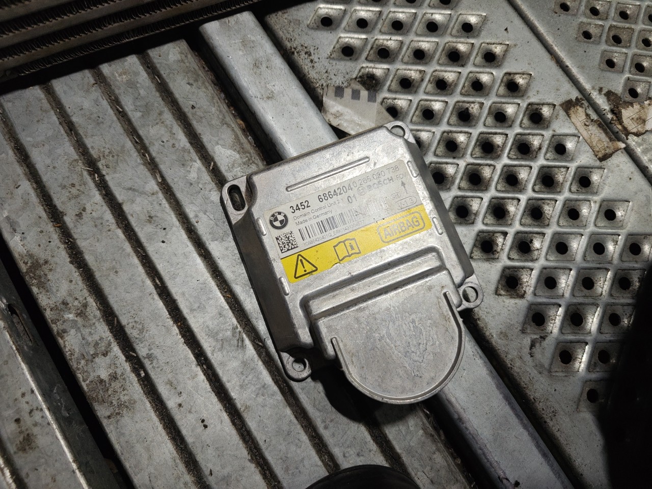 Airbag Module BMW 1 (F20) | 11 - 19
