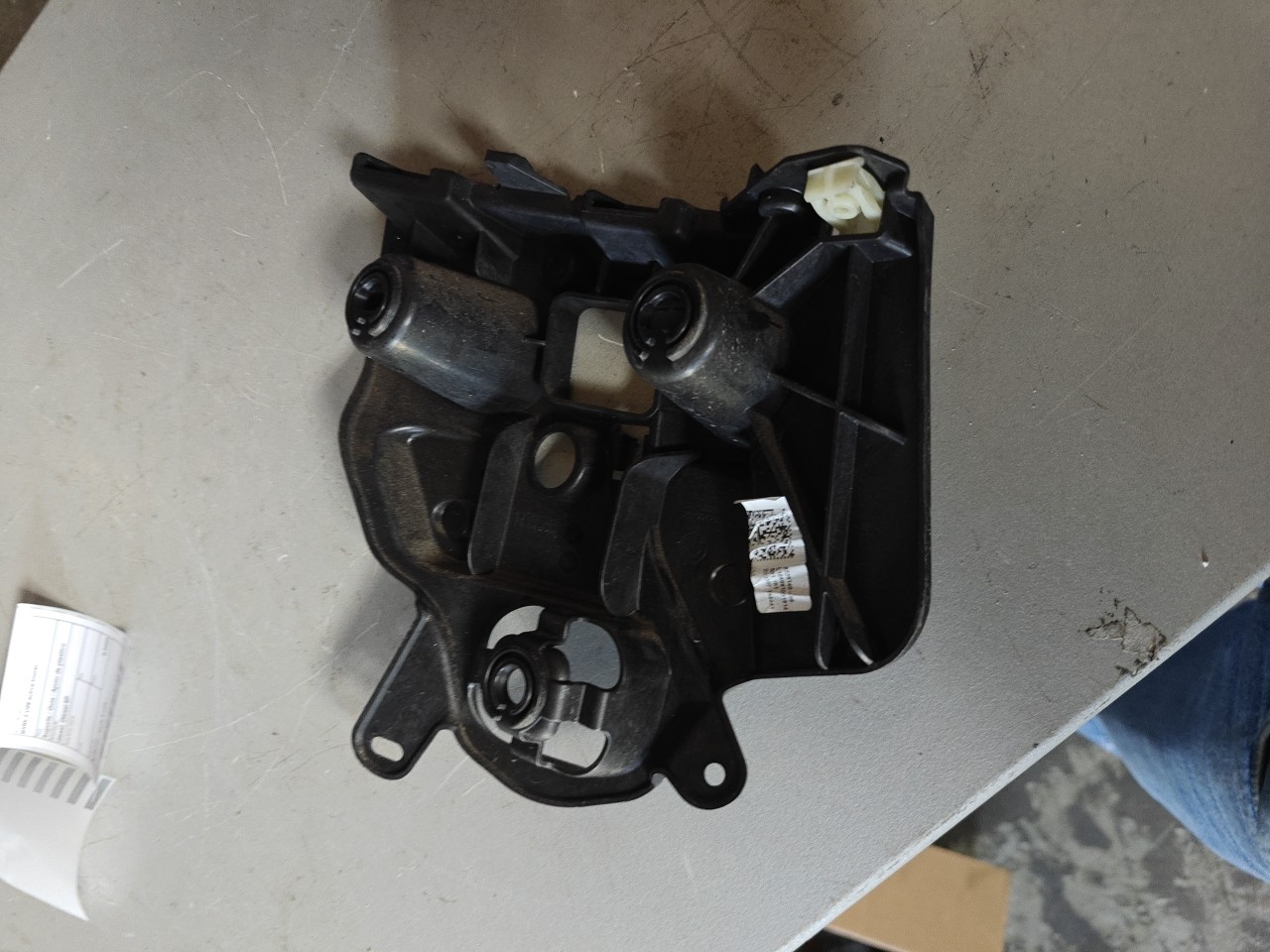 Suporte/ Guia Direita do Parachoques Tras BMW 2 U06 active tourer