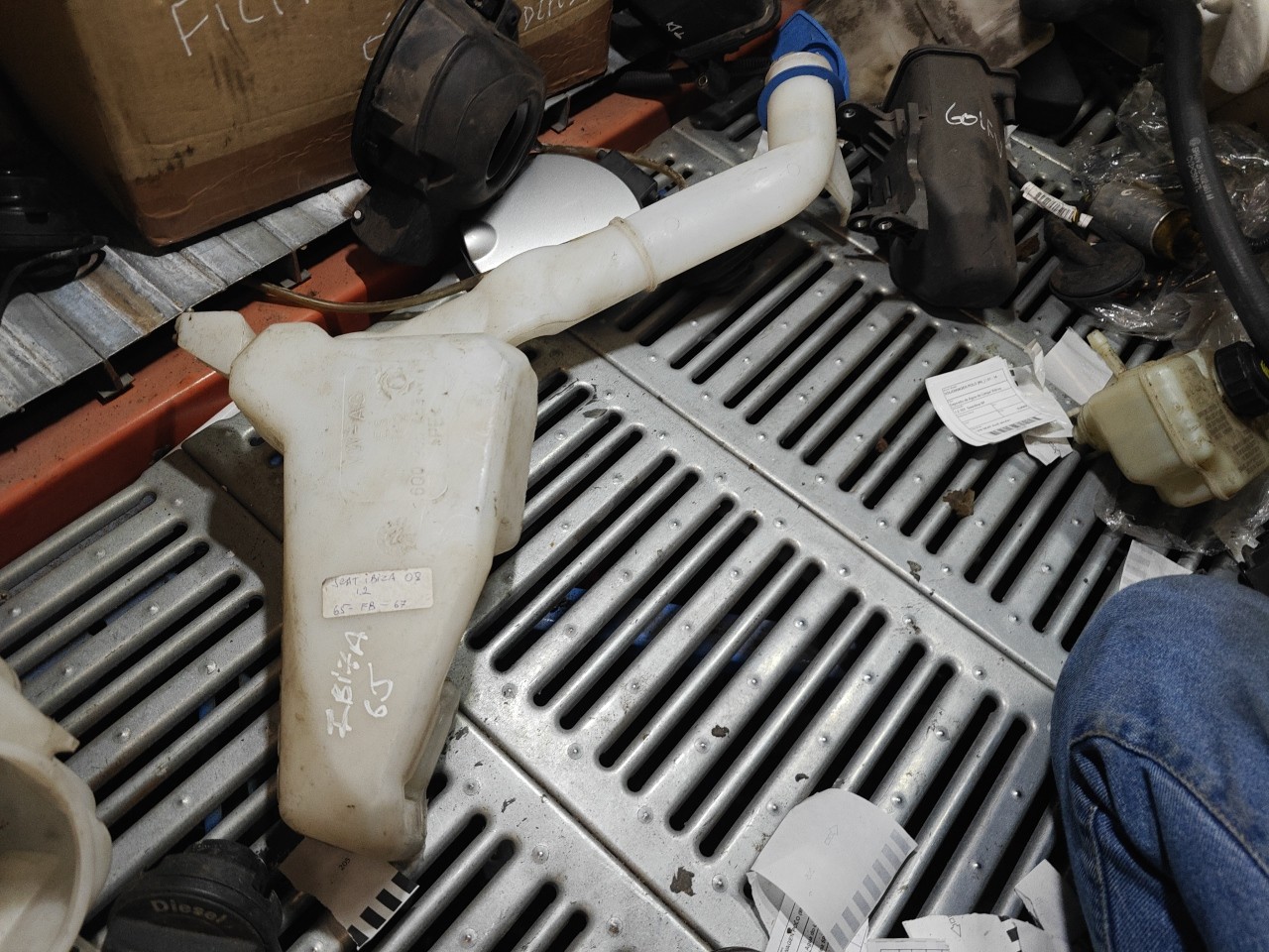Deposito de Agua do Limpa Vidros VOLKSWAGEN POLO (9N_) | 01 - 14