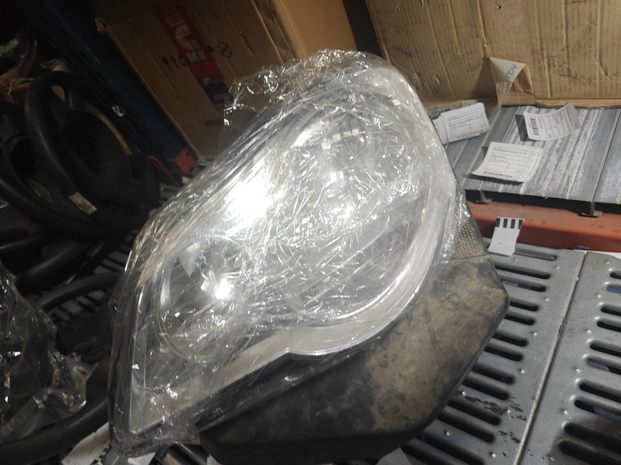 Farol Frente Esquerdo / Otica Esquerda VOLKSWAGEN POLO (9N_) | 01 - 14