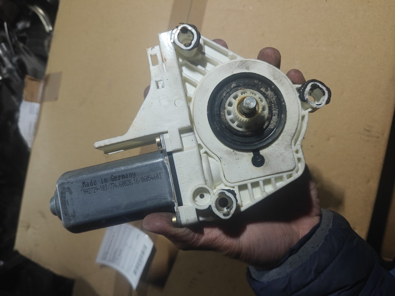 Motor do Elevador de Vidro Frente Esquerdo VOLKSWAGEN GOLF V (1K1) | 03 - 09 Imagem-3