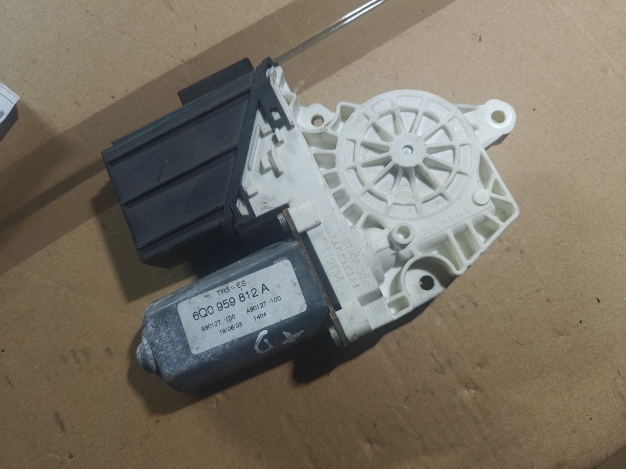 Motor do Elevador de Vidro Tras Direito VOLKSWAGEN GOLF IV (1J1) | 97 - 07