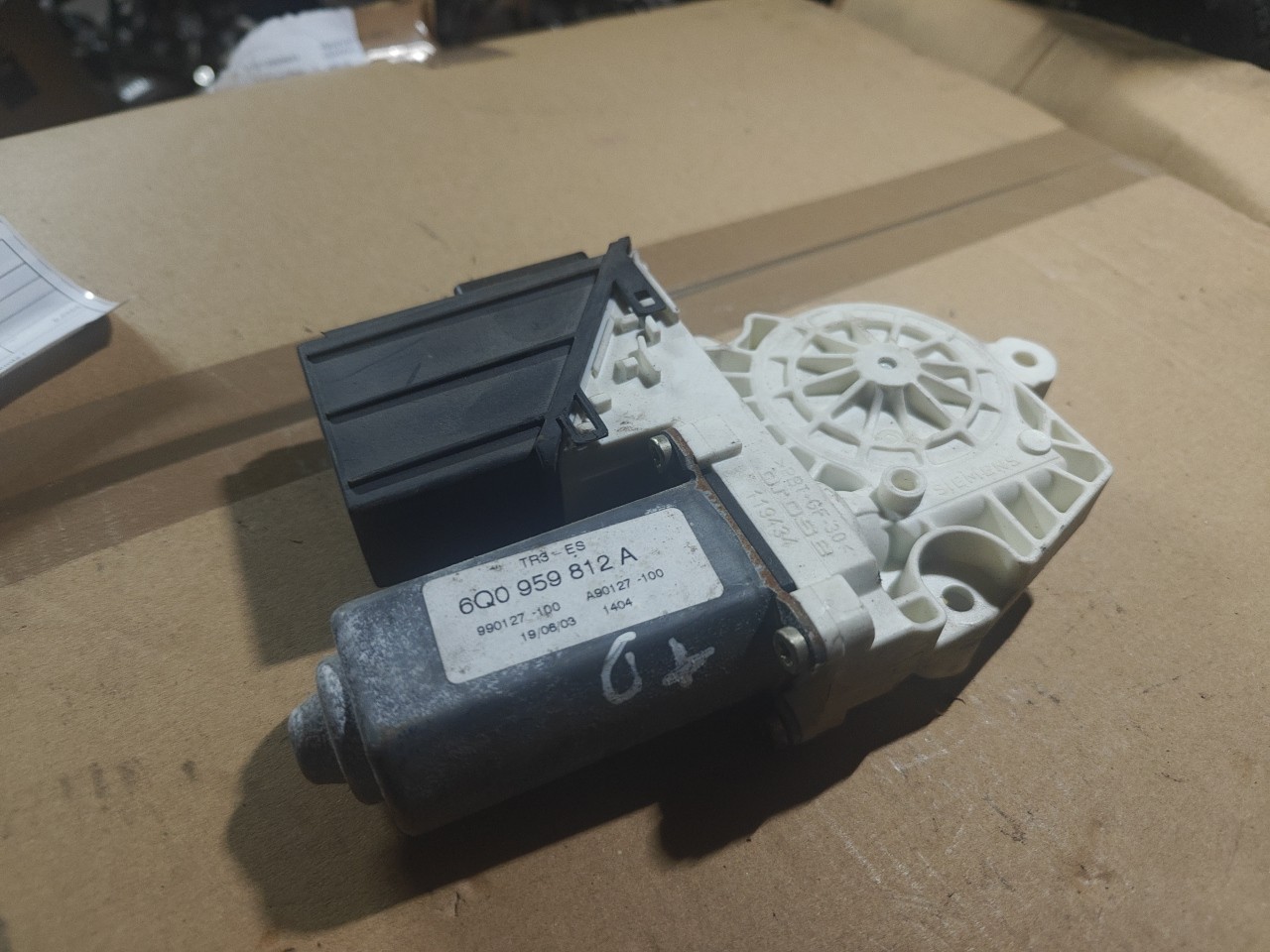 Motor do Elevador de Vidro Tras Direito VOLKSWAGEN GOLF IV (1J1) | 97 - 07 Imagem-1