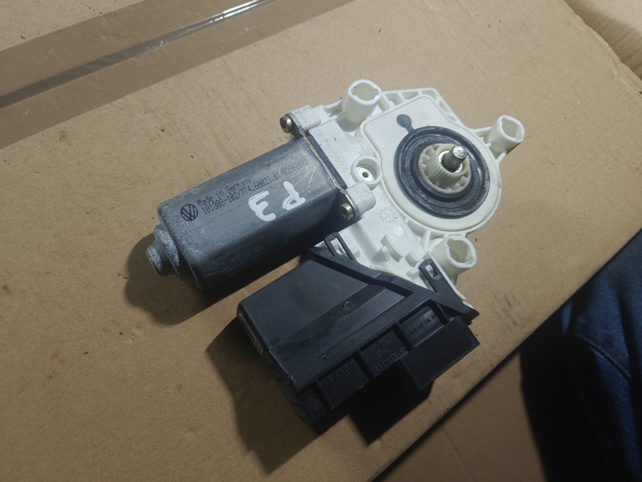 Motor do Elevador de Vidro Tras Direito VOLKSWAGEN GOLF IV (1J1) | 97 - 07 Imagem-4