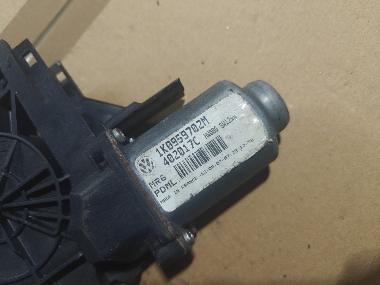 Motor do Elevador de Vidro Frente Esquerdo VOLKSWAGEN GOLF V (1K1) | 03 - 09 Imagem-1