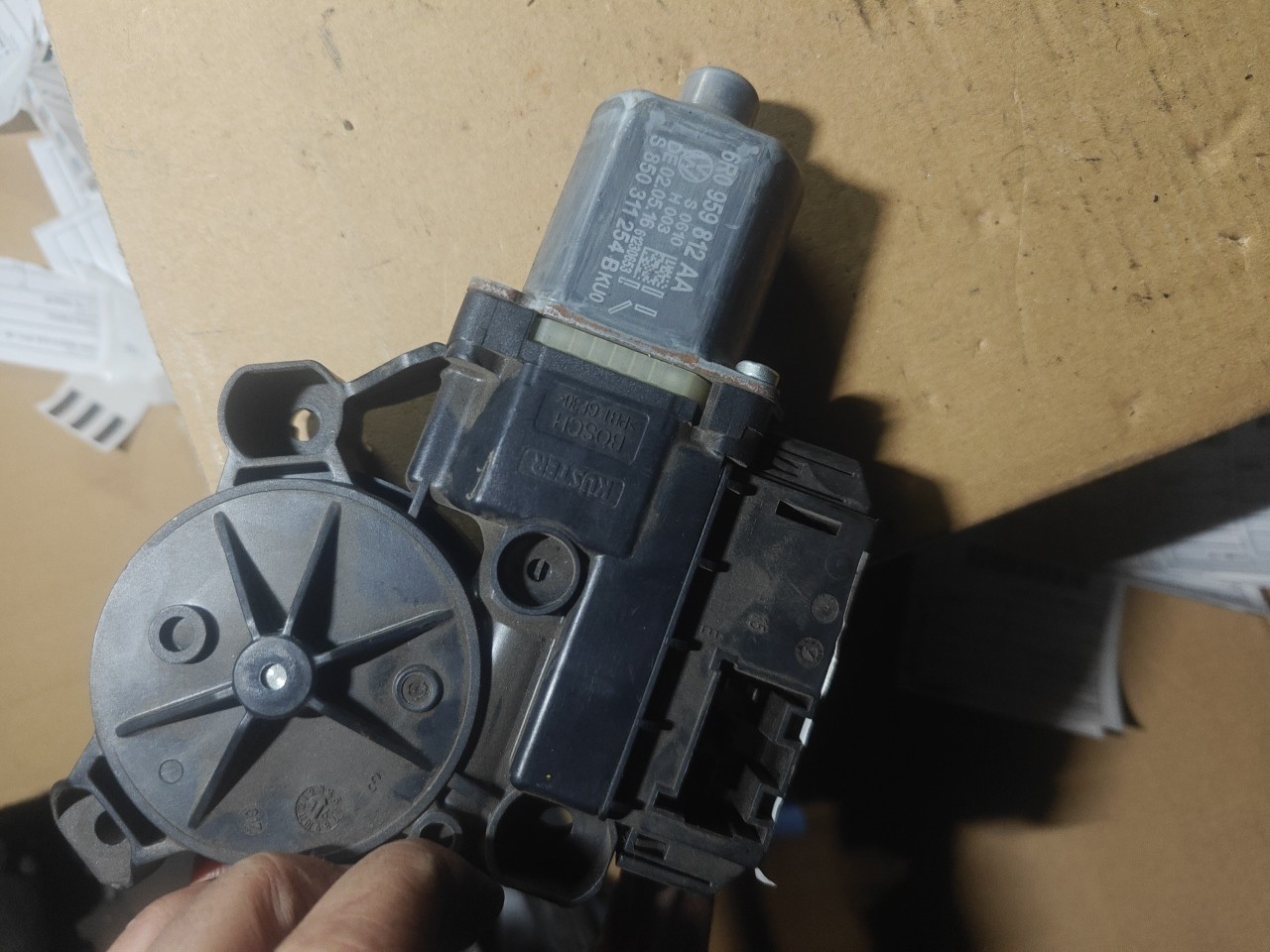 Motor do Elevador de Vidro Tras Direito VOLKSWAGEN POLO (6R1, 6C1) | 09 -  Imagem-4