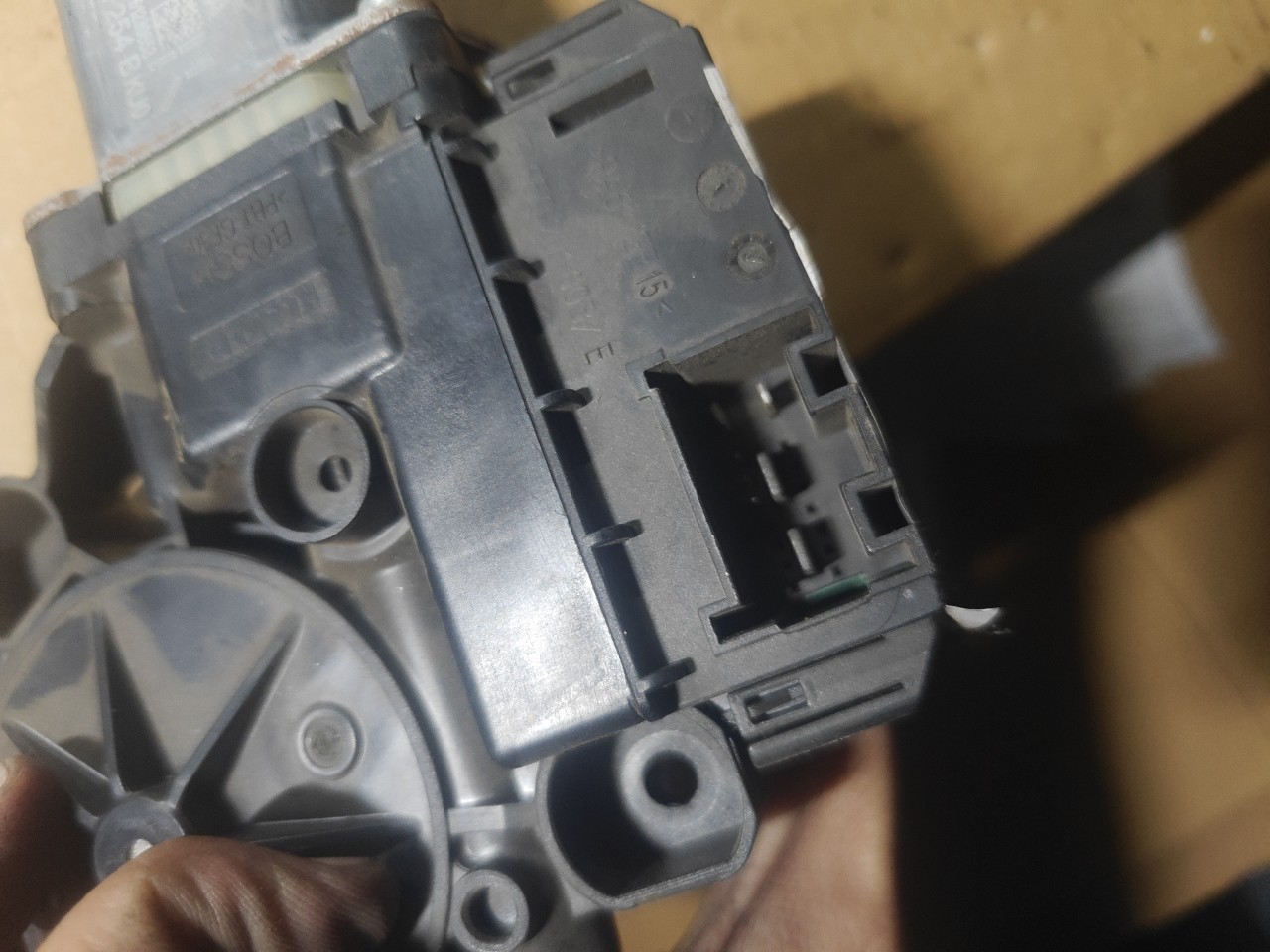 Motor do Elevador de Vidro Tras Direito VOLKSWAGEN POLO (6R1, 6C1) | 09 -  Imagem-6