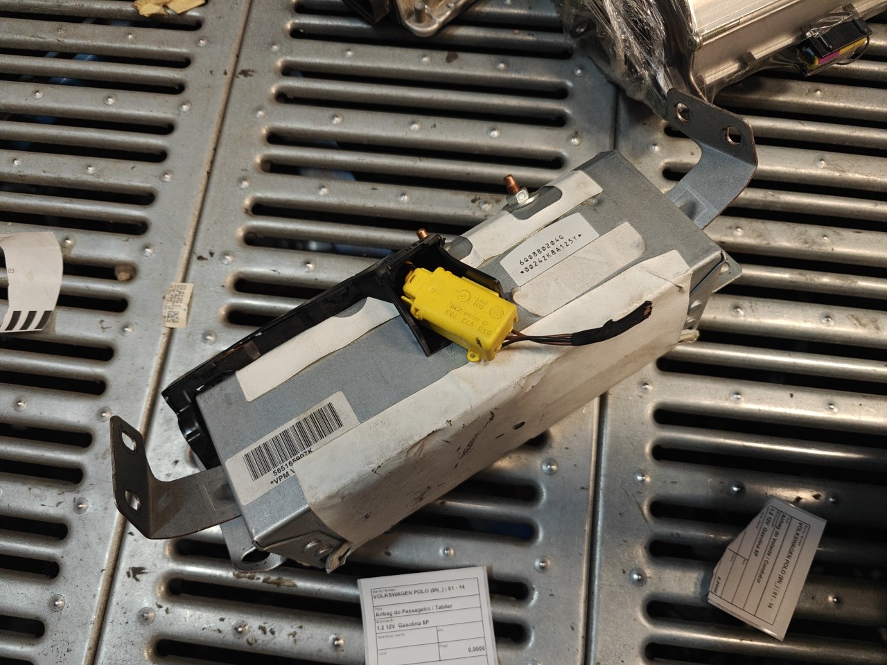Airbag do Passageiro / Tablier VOLKSWAGEN POLO (9N_) | 01 - 14
