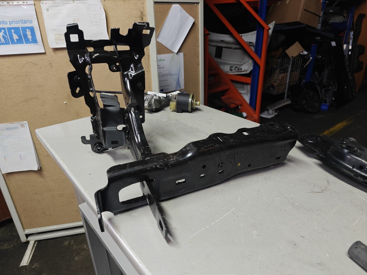 Suporte Do Farol Direito BMW i7 G70