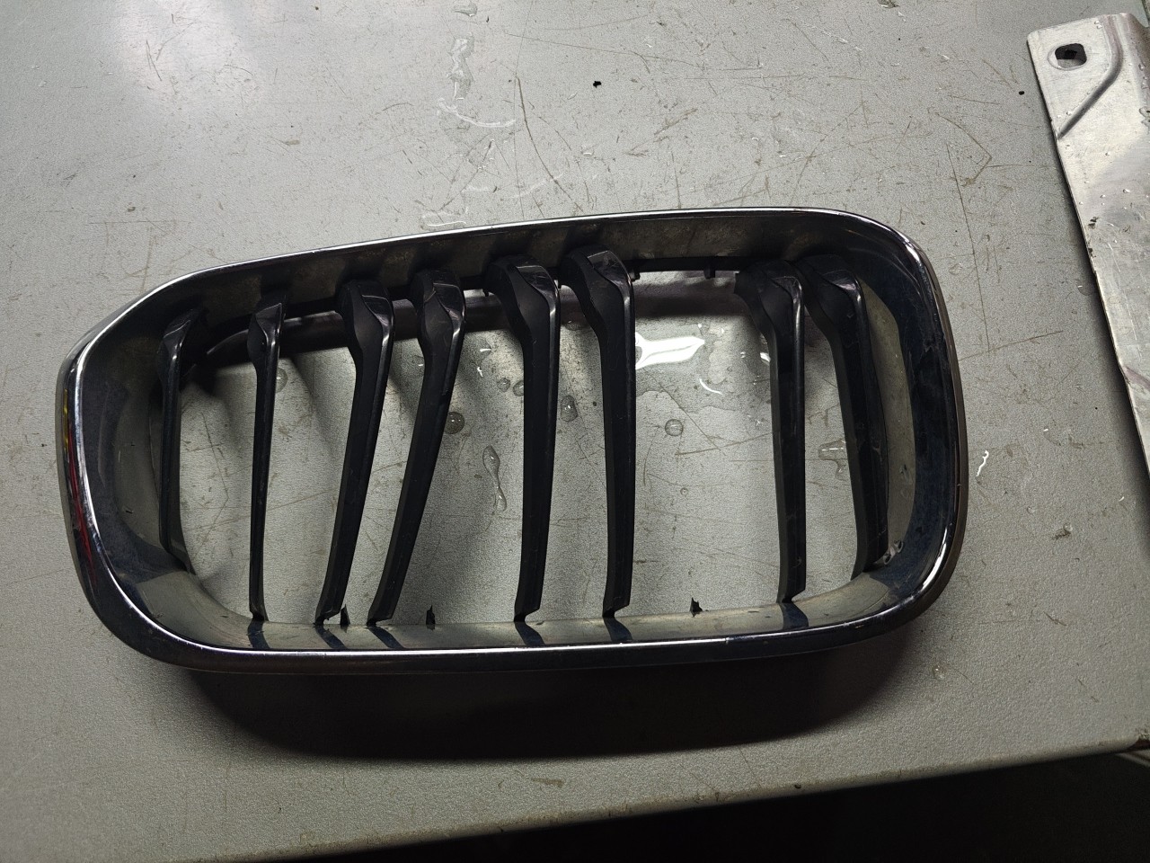 Aro da Grelha Direita BMW 1 (F20) | 11 - 19