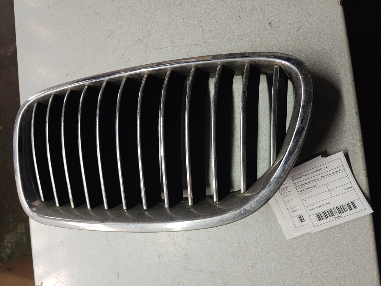 Grelha Superior Esquerda do Parachoques Frente BMW 5 Touring (F11) | 09 - 17