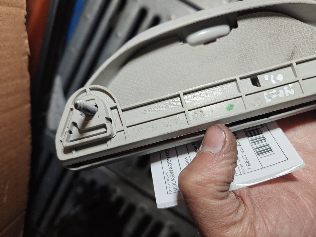 Porta Oculos VOLKSWAGEN GOLF VI (5K1) | 08 - 14 Imagem-2 Porta Oculos VOLKSWAGEN GOLF VI (5K1) | 08 - 14 Imagem-2