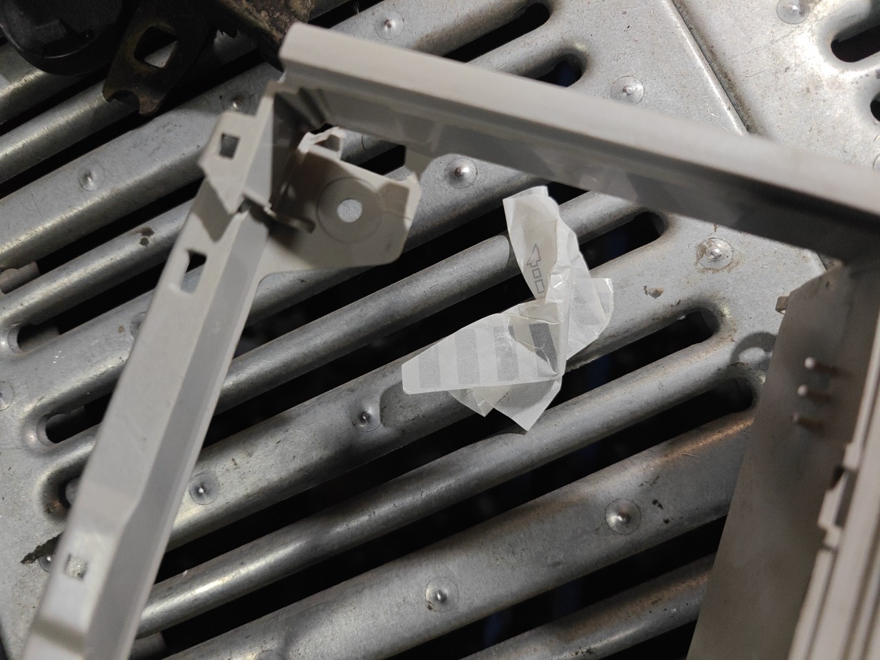 Porta Oculos VOLKSWAGEN GOLF VI (5K1) | 08 - 14 Imagem-1 Porta Oculos VOLKSWAGEN GOLF VI (5K1) | 08 - 14 Imagem-1