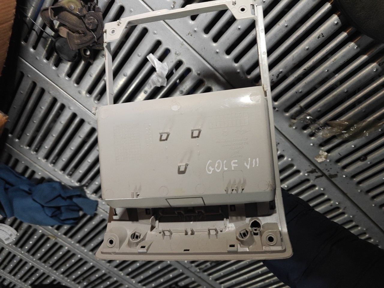 Porta Oculos VOLKSWAGEN GOLF VI (5K1) | 08 - 14 Imagem-3 Porta Oculos VOLKSWAGEN GOLF VI (5K1) | 08 - 14 Imagem-3