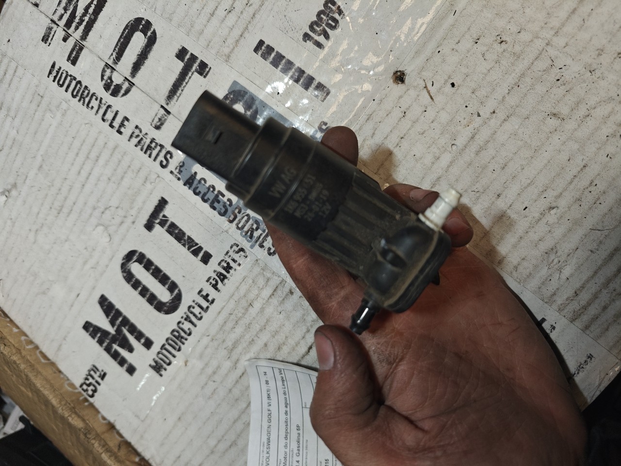 Motor do deposito de agua do Limpa Vidros VOLKSWAGEN GOLF VI (5K1) | 08 - 14 Imagem-0 Motor do deposito de agua do Limpa Vidros VOLKSWAGEN GOLF VI (5K1) | 08 - 14 Imagem-0