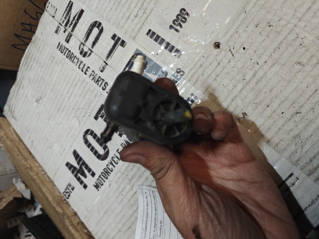 Motor do deposito de agua do Limpa Vidros VOLKSWAGEN GOLF VI (5K1) | 08 - 14 Imagem-1 Motor do deposito de agua do Limpa Vidros VOLKSWAGEN GOLF VI (5K1) | 08 - 14 Imagem-1