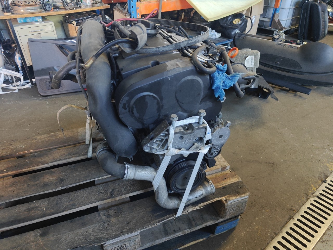 Motor com acessorios VOLKSWAGEN PASSAT Variant (3C5) | 05 - 11 Imagem-4