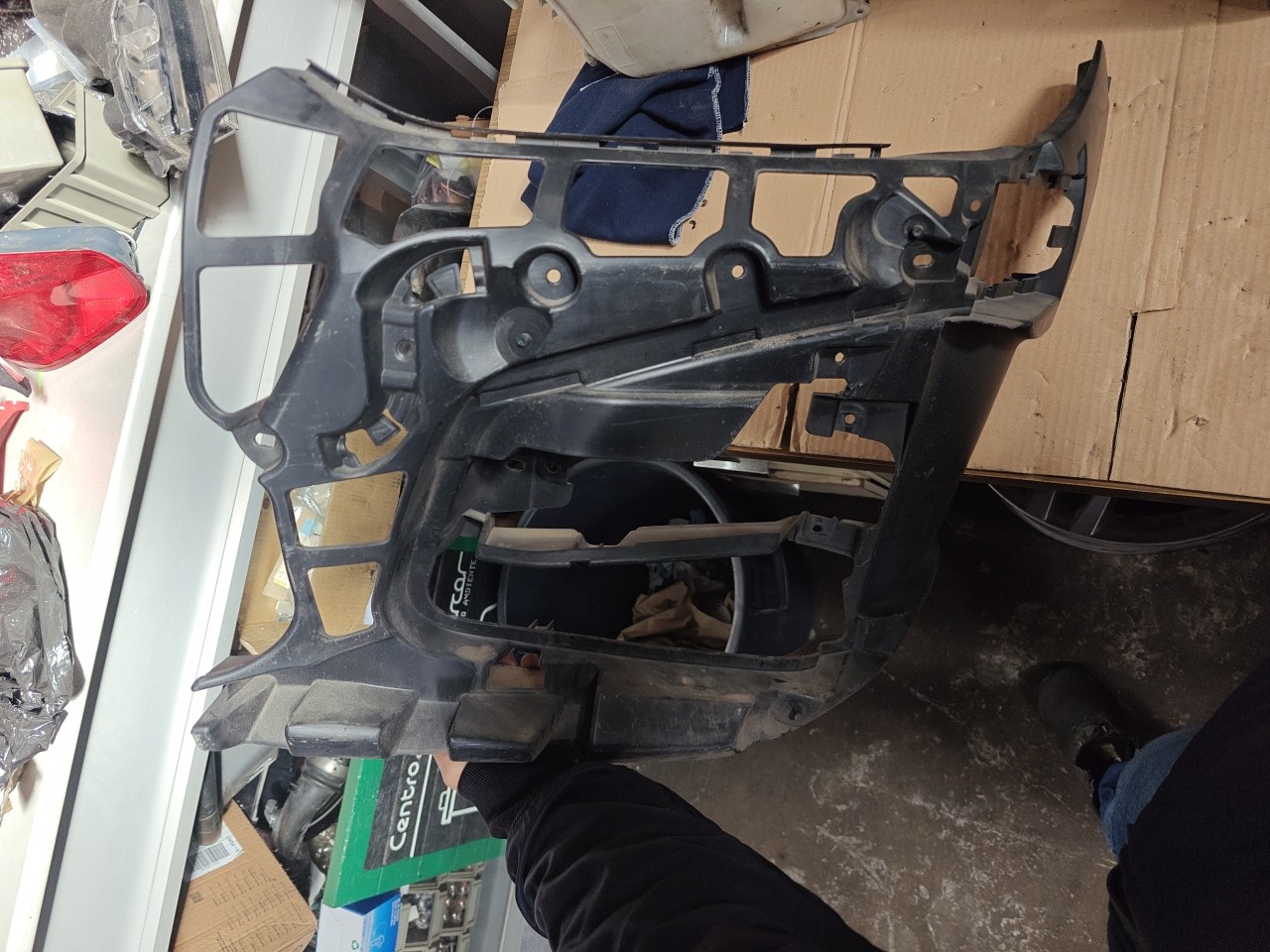 Suporte / Guia Esquerda do Parachoques Frente RENAULT Clio II (BB0/1/2_, CB0/1/2_) Imagem-1