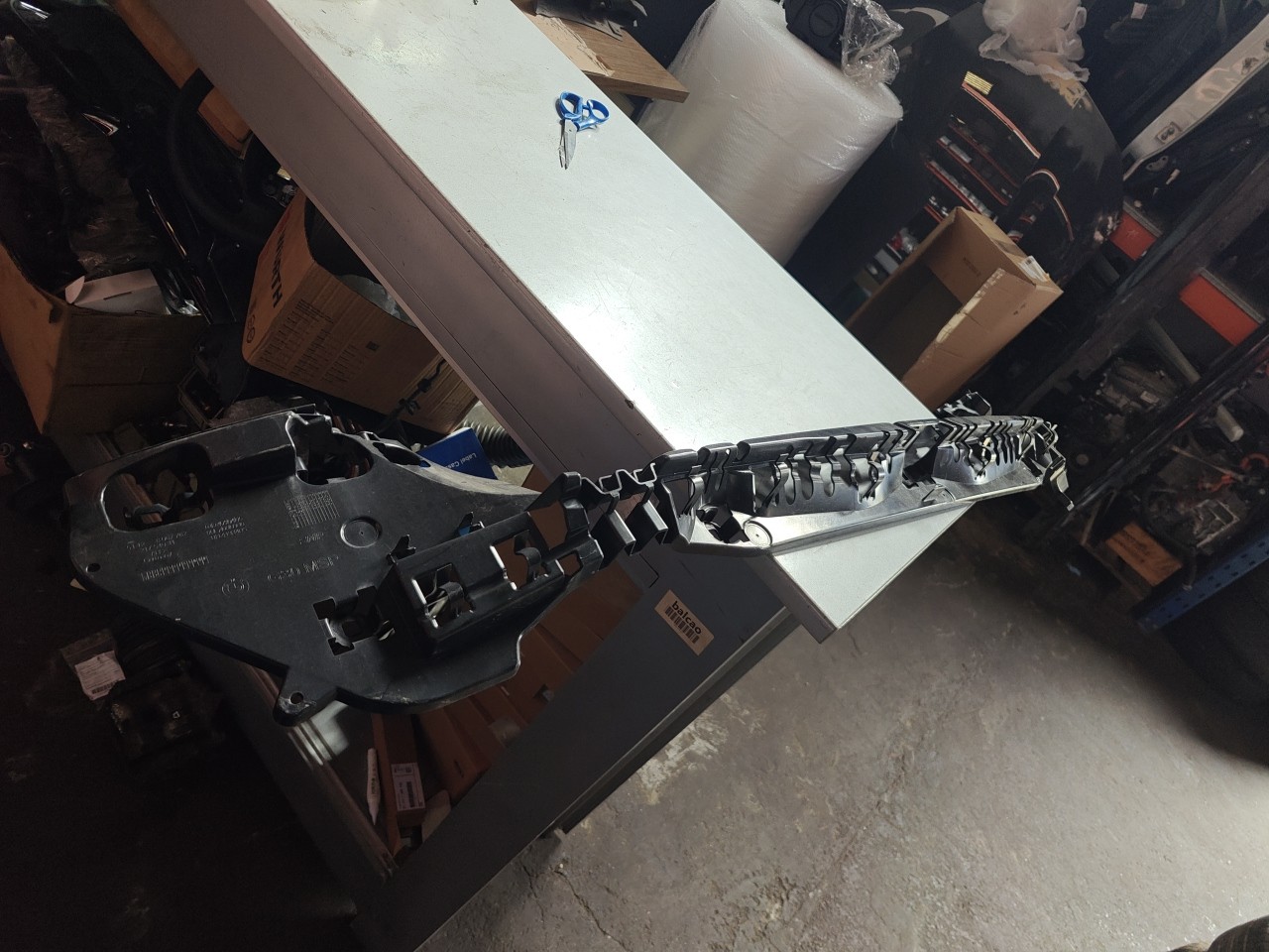 Suporte/ Guia Central do Parachoques Tras BMW 5 (G30, F90) | 16 - 