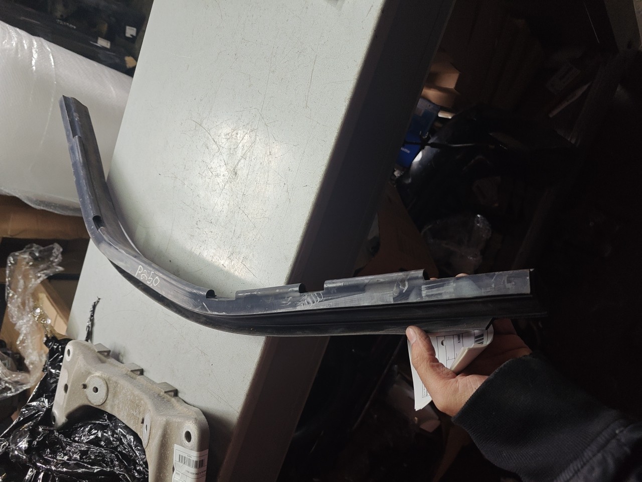 Borracha de Vedação do Capot BMW 4 Gran Coupe (F36) | 14 -  Imagem-2 Borracha de Vedação do Capot BMW 4 Gran Coupe (F36) | 14 -  Imagem-2