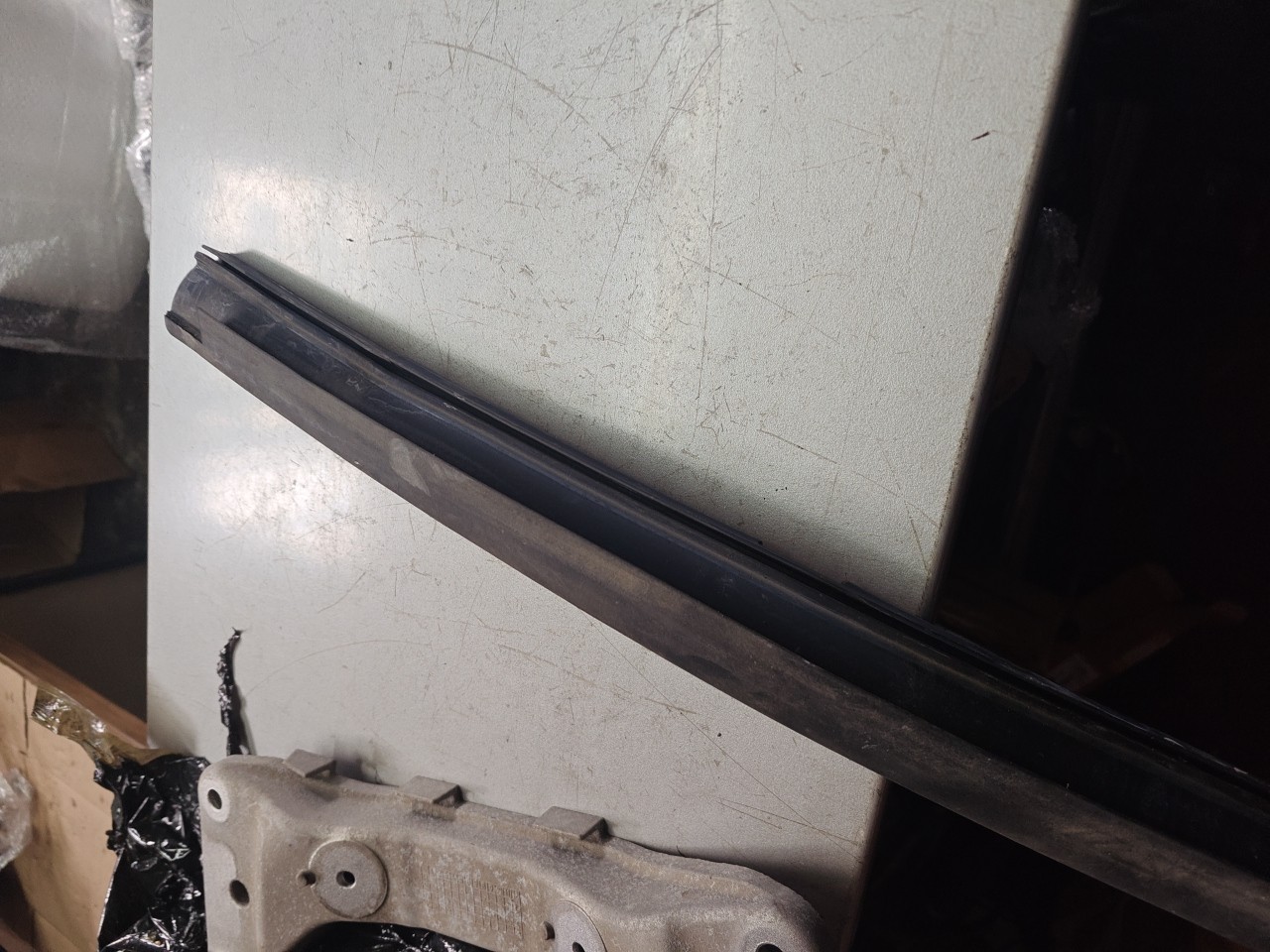 Borracha de Vedação do Capot BMW 4 Gran Coupe (F36) | 14 -  Imagem-3 Borracha de Vedação do Capot BMW 4 Gran Coupe (F36) | 14 -  Imagem-3