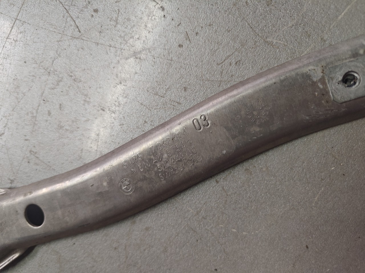 Suporte / Guia / Apoio de chapa aluminio BMW 4 Gran Coupe (F36) | 14 -  Imagem-1 Suporte / Guia / Apoio de chapa aluminio BMW 4 Gran Coupe (F36) | 14 -  Imagem-1