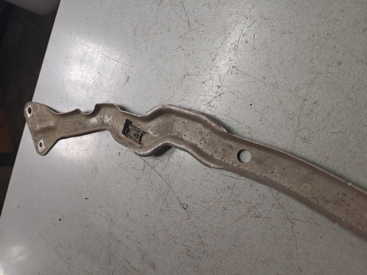 Suporte / Guia / Apoio de chapa aluminio BMW 4 Gran Coupe (F36) | 14 -  Imagem-3 Suporte / Guia / Apoio de chapa aluminio BMW 4 Gran Coupe (F36) | 14 -  Imagem-3