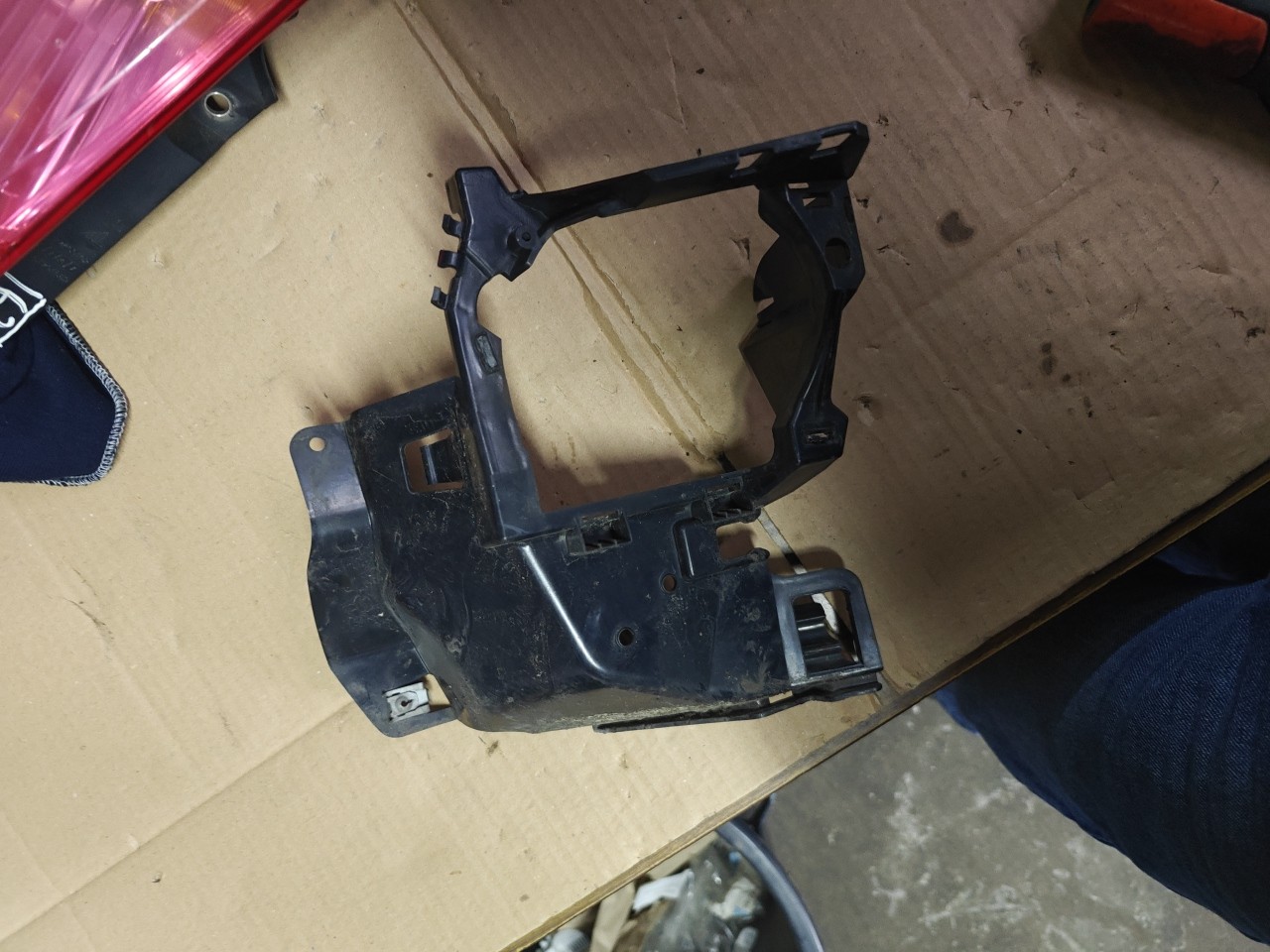 Suporte / Guia Direita do Parachoques Frente BMW 1 (F20) | 11 - 19