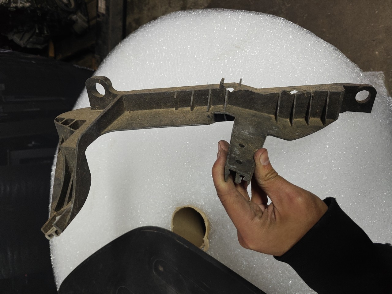 Suporte Do Farol Direito BMW X3 (E83) | 03 - 11 Imagem-1 Suporte Do Farol Direito BMW X3 (E83) | 03 - 11 Imagem-1