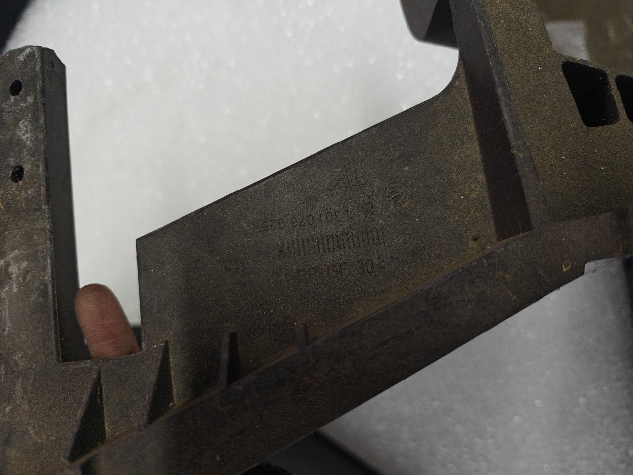 Suporte Do Farol Direito BMW X3 (E83) | 03 - 11 Imagem-4 Suporte Do Farol Direito BMW X3 (E83) | 03 - 11 Imagem-4