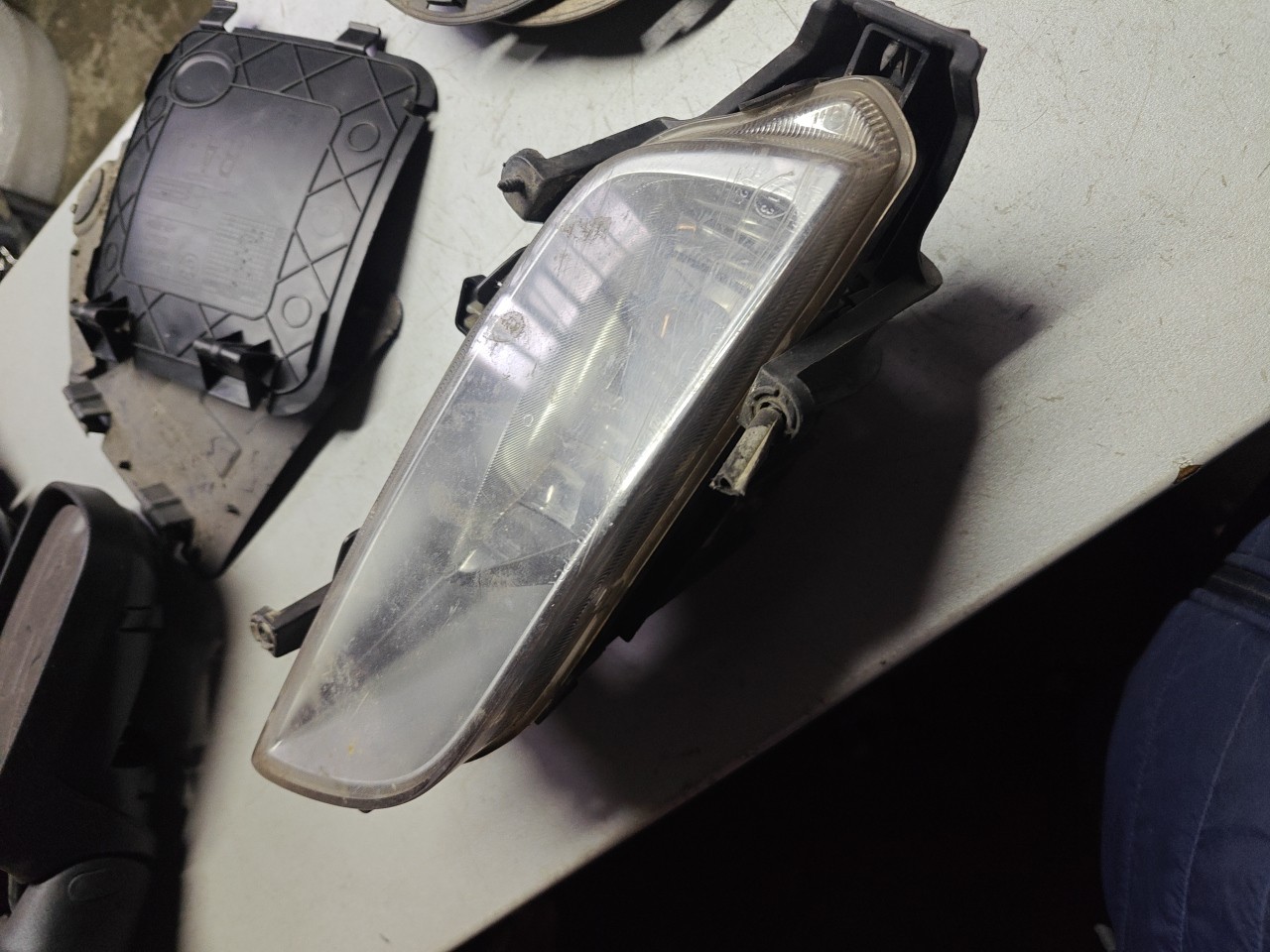 Farol de Nevoeiro Frente Direito HYUNDAI H-1 / STAREX Veículo multiuso (A1) | 97 - 